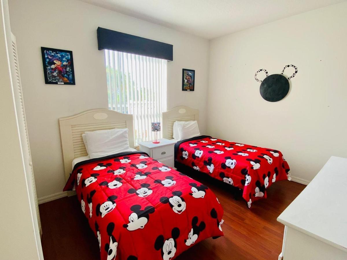 Huge Screened Patio That Overlooks Lake Buck, Near Famous Attractions!! Orlando