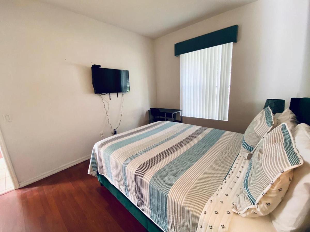 Huge Screened Patio That Overlooks Lake Buck, Near Famous Attractions!! Apartamento