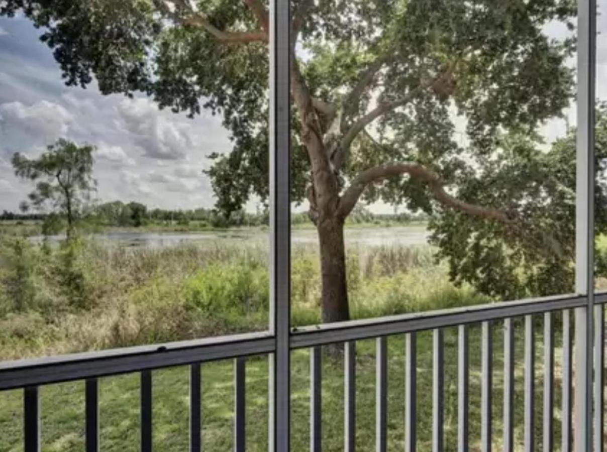 Huge Screened Patio That Overlooks Lake Buck, Near Famous Attractions!! *