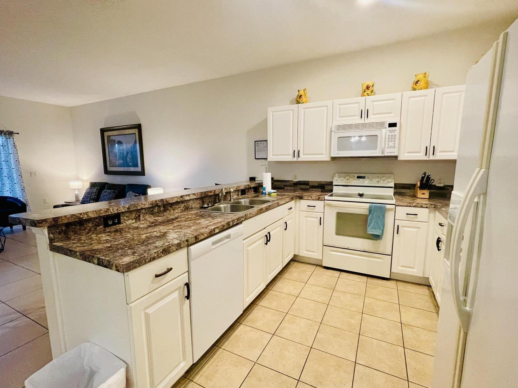 Huge Screened Patio That Overlooks Lake Buck, Near Famous Attractions!! * Orlando
