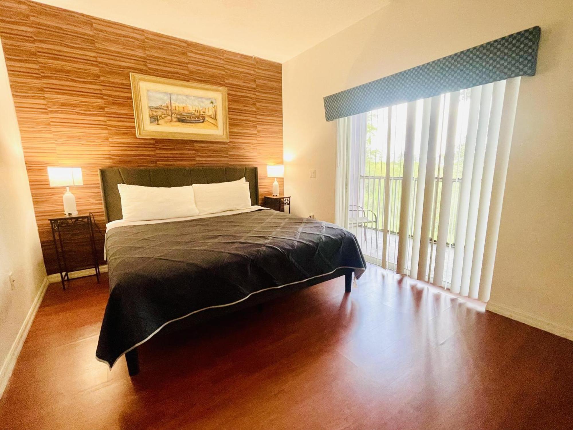 Huge Screened Patio That Overlooks Lake Buck, Near Famous Attractions!! Apartamento *