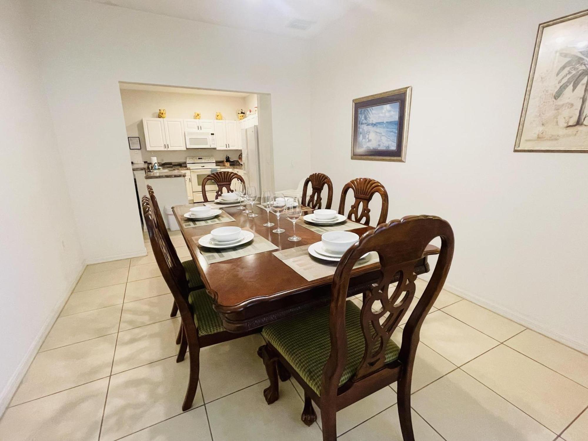 Huge Screened Patio That Overlooks Lake Buck, Near Famous Attractions!! *