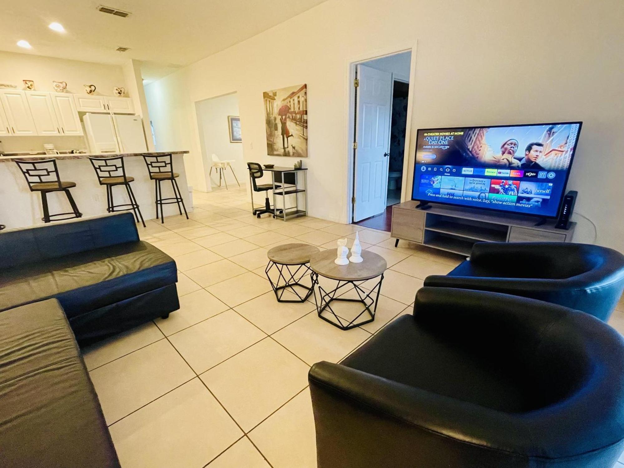 Huge Screened Patio That Overlooks Lake Buck, Near Famous Attractions!! Orlando