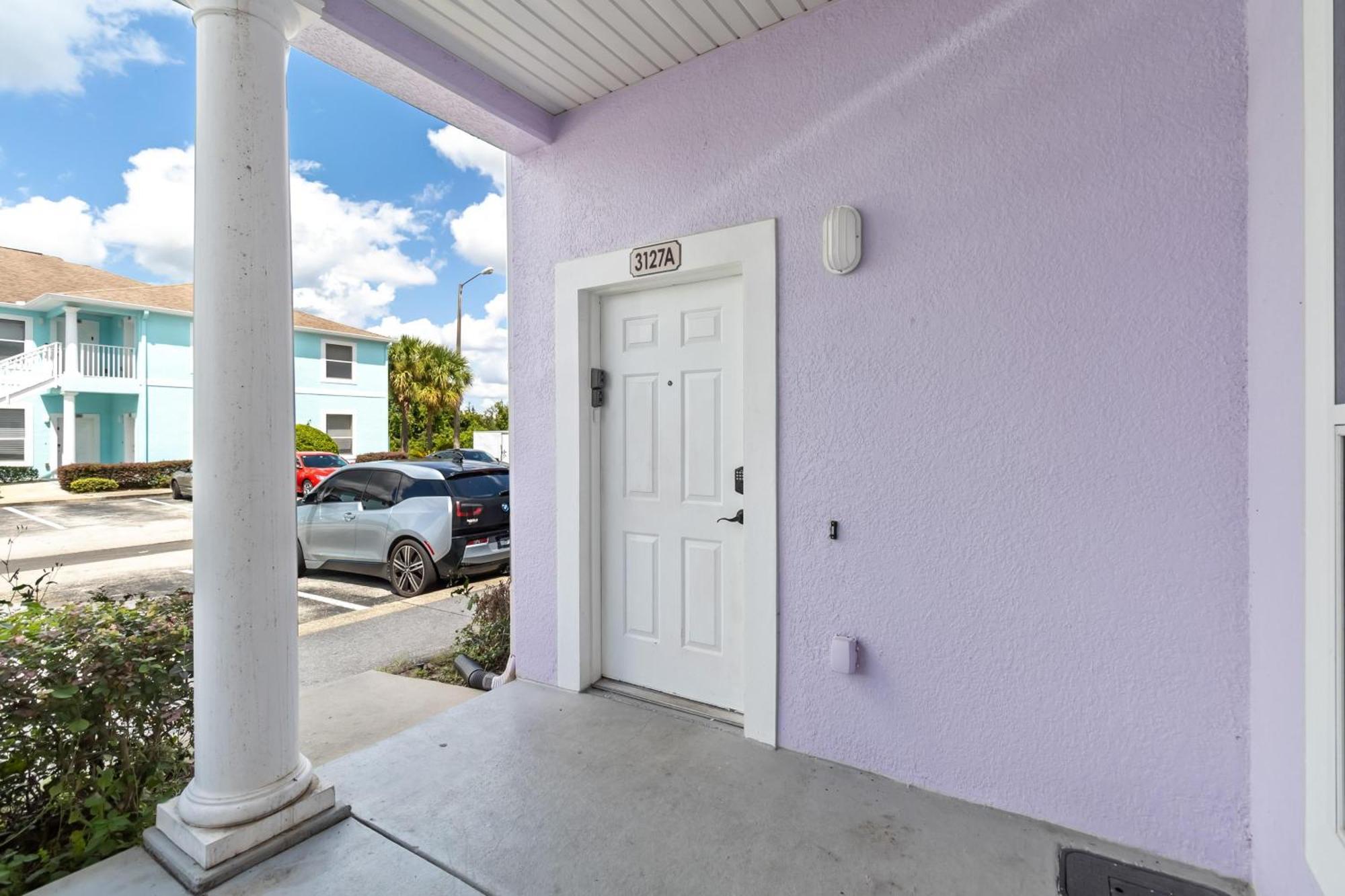 Huge Screened Patio That Overlooks Lake Buck, Near Famous Attractions!! * Orlando