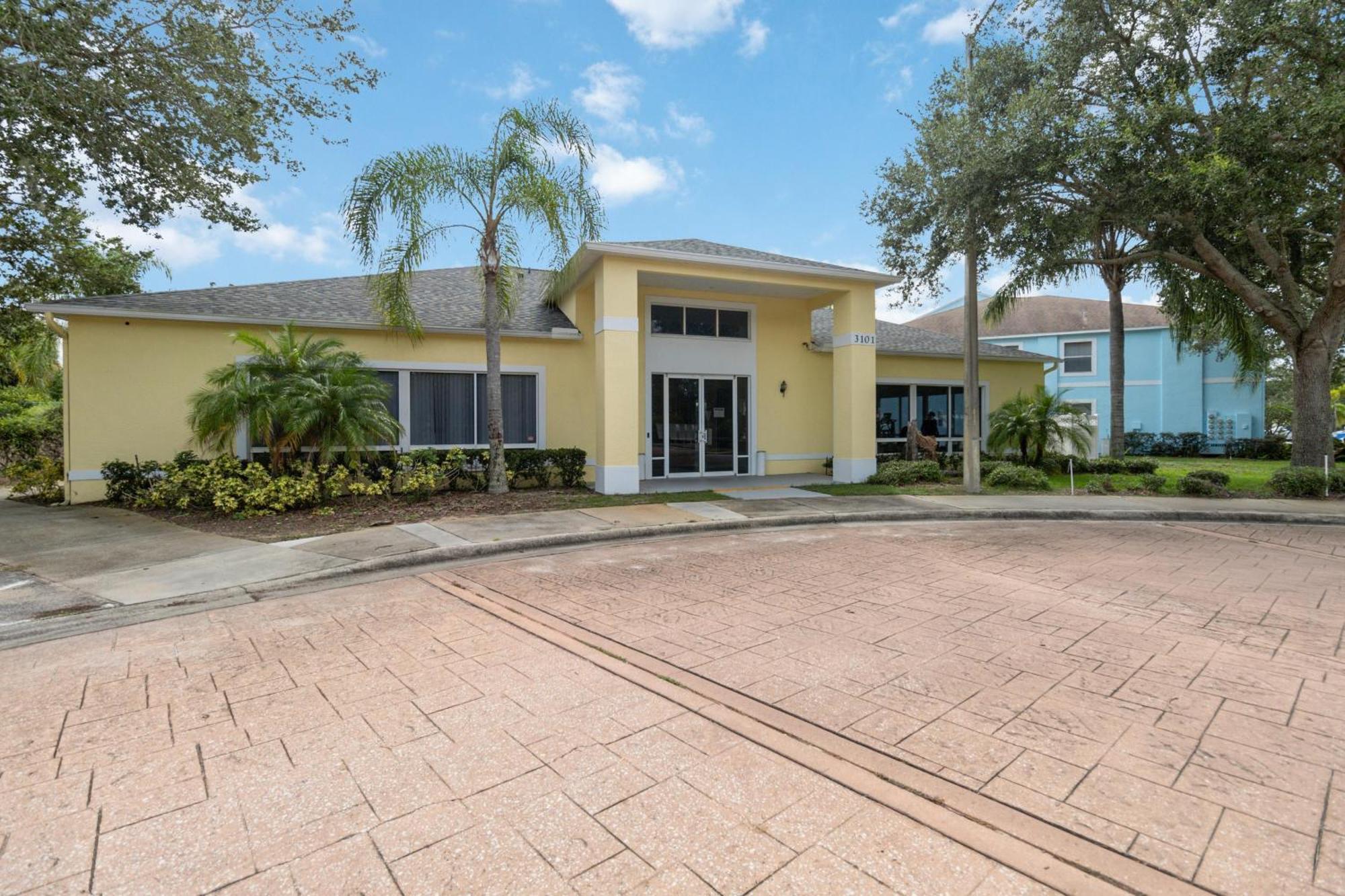 Huge Screened Patio That Overlooks Lake Buck, Near Famous Attractions!! Apartamento *