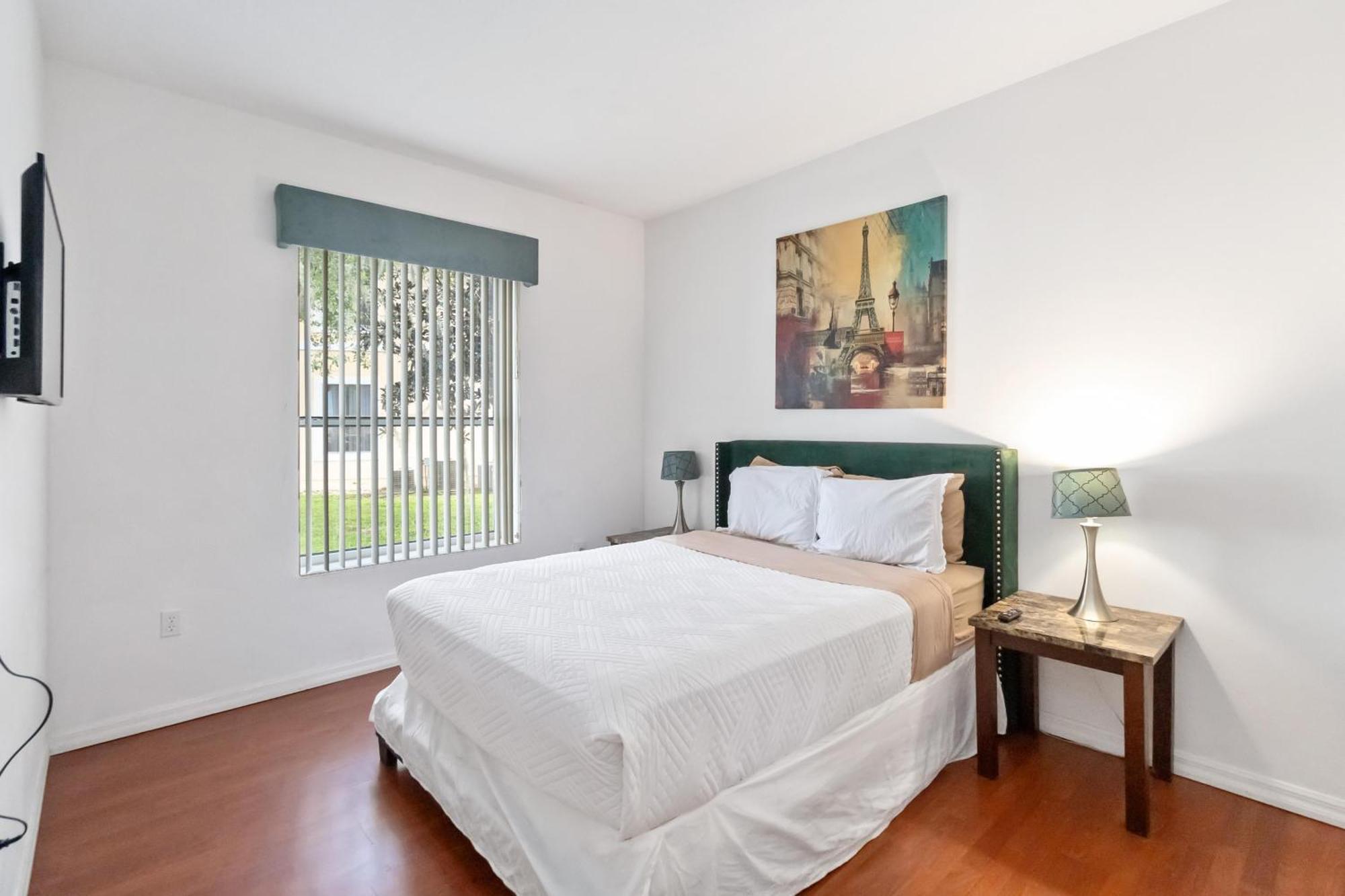 Huge Screened Patio That Overlooks Lake Buck, Near Famous Attractions!! * Orlando