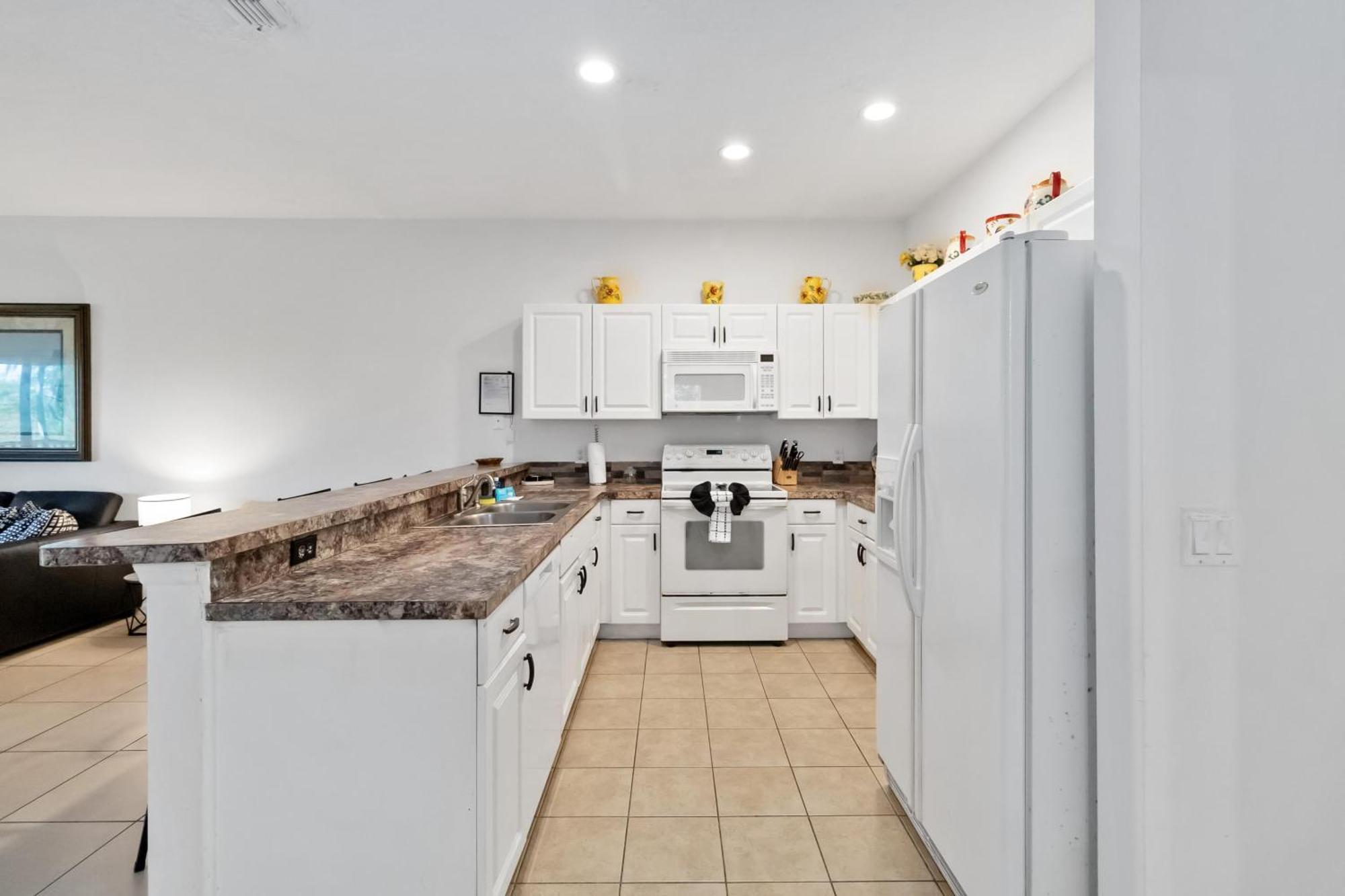 Huge Screened Patio That Overlooks Lake Buck, Near Famous Attractions!! Apartamento *