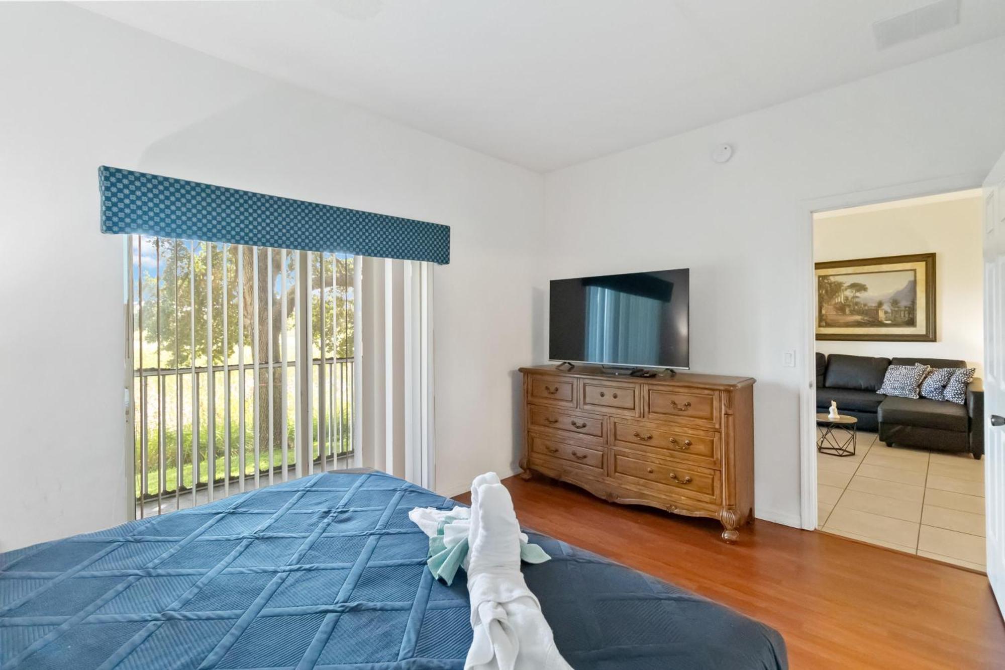 Huge Screened Patio That Overlooks Lake Buck, Near Famous Attractions!! Apartamento